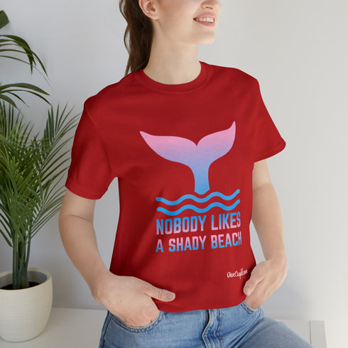 "Nobody likes a shady beach" Fitted T-shirt